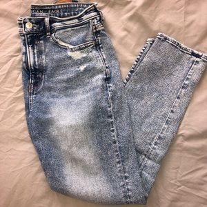 American Eagle mom jeans